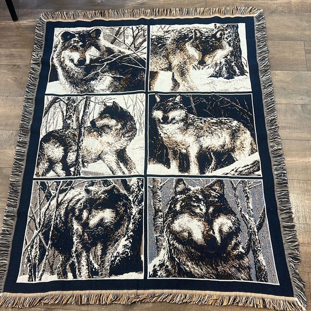 Majestic wolf blanket